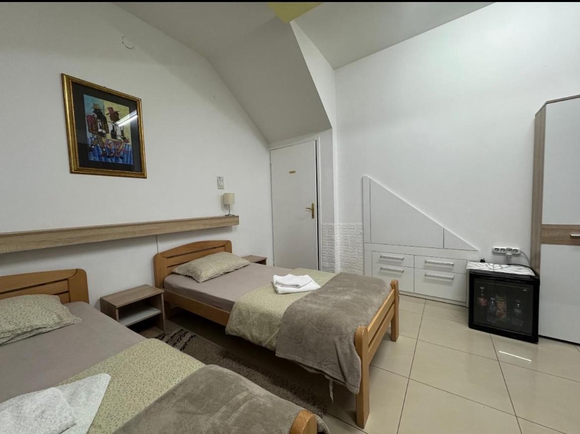 Guesthouse Vladimir & Ana Pančevo Exteriör bild